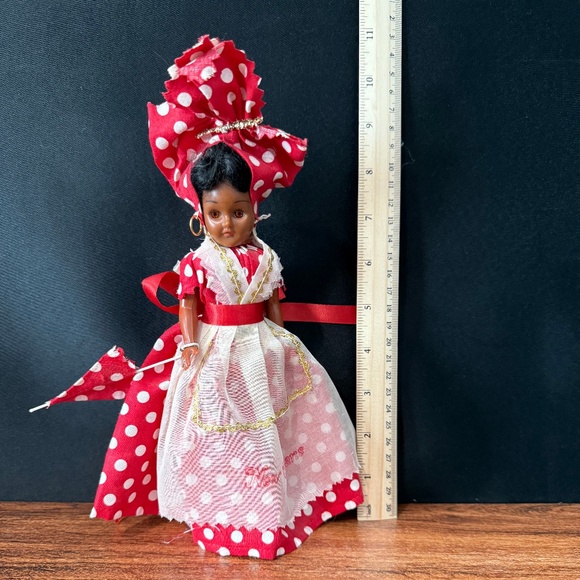 Souvenir of New Orleans Blinking Doll - Picture 2 of 13